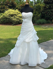 Load image into Gallery viewer, Strapless Organza Wedding Dress #8001
