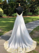 Load image into Gallery viewer, Organza Wedding Dress #8002

